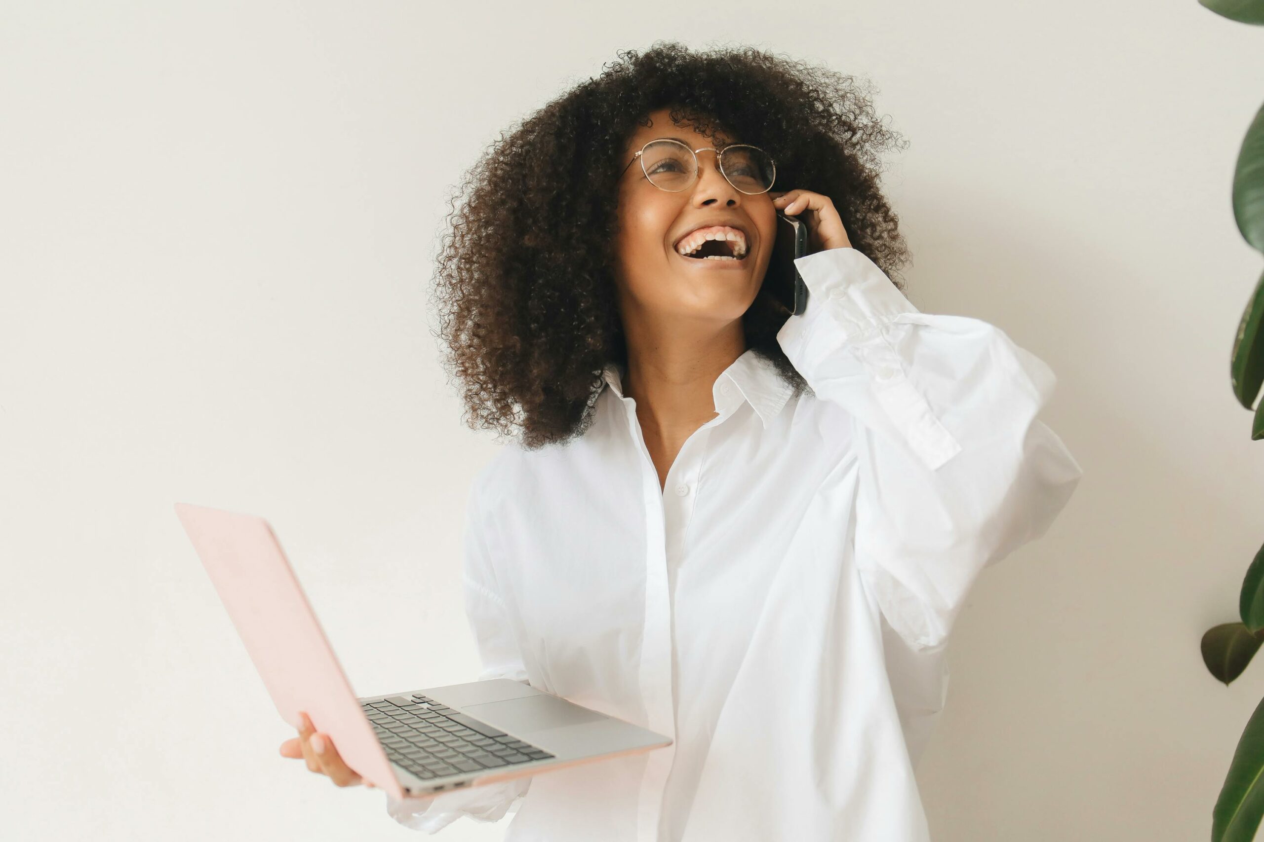 Kostenloses Stock Foto zu afro-haar, afroamerikaner, brille